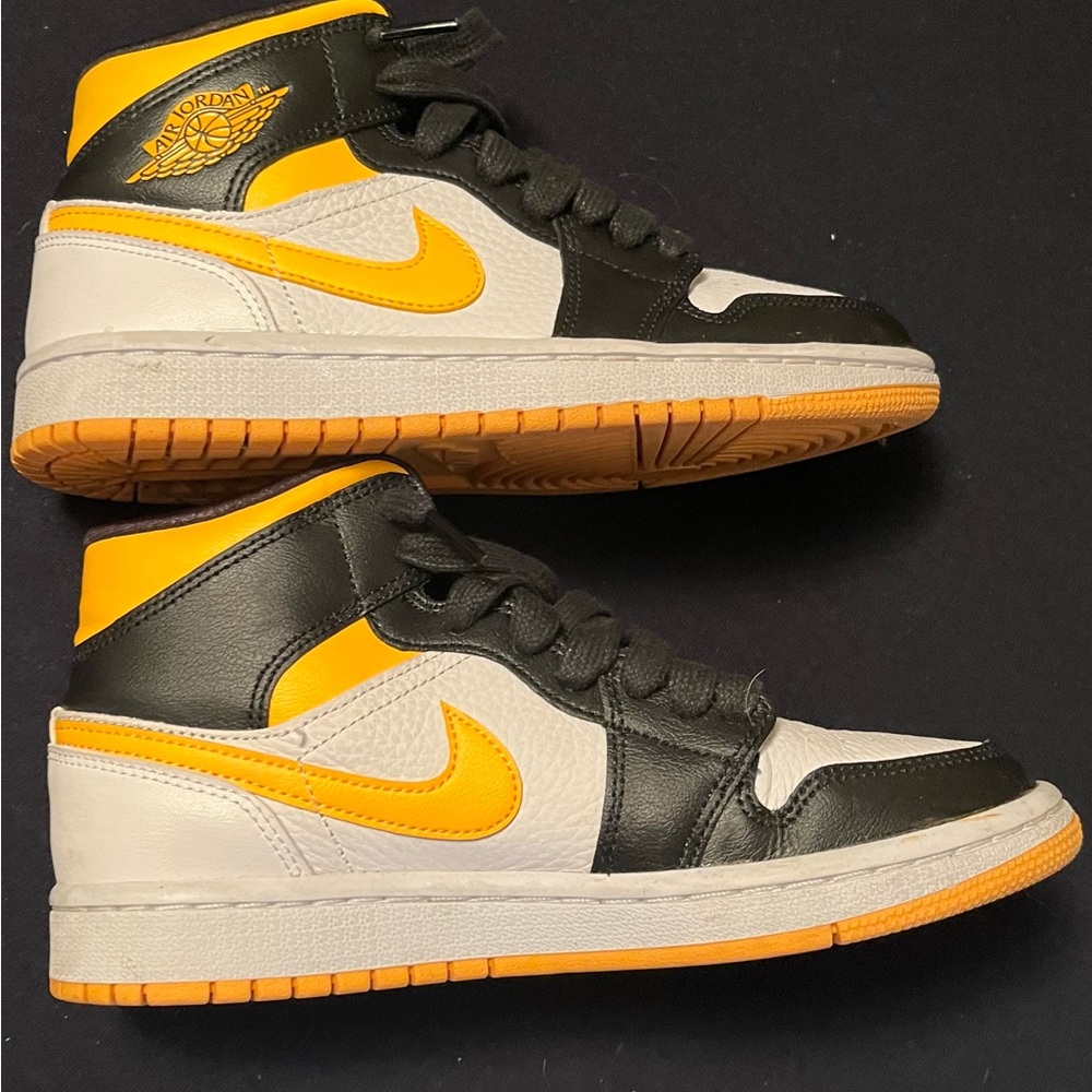 Nike Air Jordan One Mid SE Orange/Black Size 6